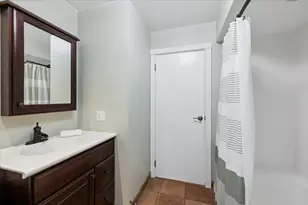 1040 N Charles St, Naperville, IL 60563 - Photo 24
