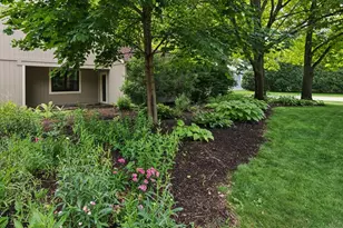1040 N Charles St, Naperville, IL 60563 - Photo 32