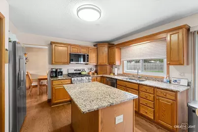 30W110 Avondale Court, Warrenville, IL 60555 - Photo 6