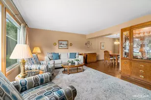 30W110 Avondale Ct, Warrenville, IL 60555 - Photo 2