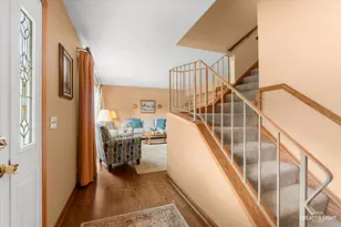 30W110 Avondale Ct, Warrenville, IL 60555 - Photo 4