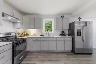 207 E Jefferson Ave, Hampshire, IL 60140 - Photo 4