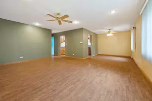 1381 Volkamer Trail, Elk Grove Village, IL 60007 - Photo 4