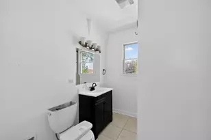 558 N Crystal St, Elgin, IL 60123 - Photo 24