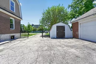 558 N Crystal St, Elgin, IL 60123 - Photo 8