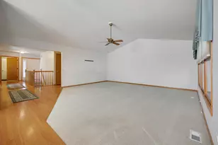 639 Hampshire Dr, Hampshire, IL 60140 - Photo 6