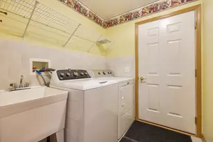 639 Hampshire Dr, Hampshire, IL 60140 - Photo 18