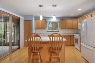 639 Hampshire Dr, Hampshire, IL 60140 - Photo 4