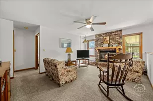 13 N Weston Ave, Elgin, IL 60123 - Photo 4
