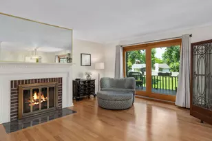 19W182 Ginny Ln E, Oak Brook, IL 60523 - Photo 8