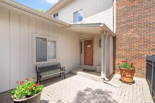 19W182 Ginny Ln E, Oak Brook, IL 60523 - Photo 6