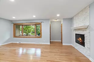 51 E Heron Dr, Palatine, IL 60067 - Photo 2