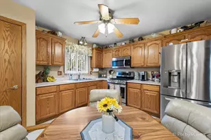830 Buckingham Ct, Crystal Lake, IL 60014 - Photo 10