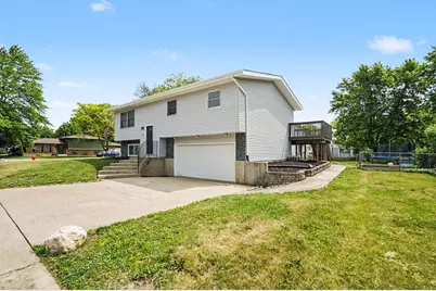 651 Michigan Avenue, South Elgin, IL 60177 - Photo 2