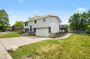 651 Michigan Ave, South Elgin, IL 60177 - Photo 2