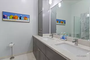 1157 W Newport Ave, Chicago, IL 60657 - Photo 12