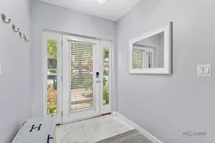 1157 W Newport Ave, Chicago, IL 60657 - Photo 2
