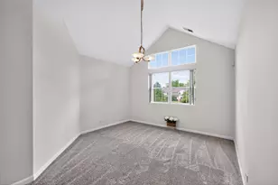 105 Ione Dr, South Elgin, IL 60177 - Photo 16