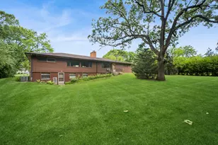 1225 Oakdale Dr, Elgin, IL 60123 - Photo 4