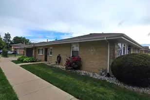 6101 W 82nd Pl, Burbank, IL 60459 - Photo 2