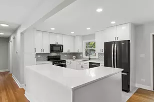 1111 N Greenfield Ln, Mount Prospect, IL 60056 - Photo 2