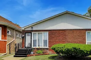 6751 S St Lawrence Ave, Chicago, IL 60637 - Photo 2