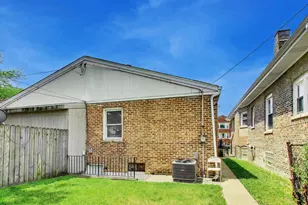 6751 S St Lawrence Ave, Chicago, IL 60637 - Photo 24