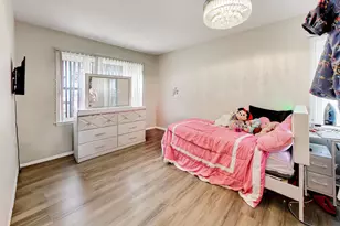 6751 S St Lawrence Ave, Chicago, IL 60637 - Photo 12
