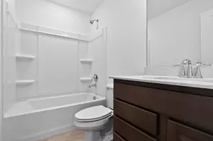 691 Cassia Ct, Crystal Lake, IL 60012 - Photo 8