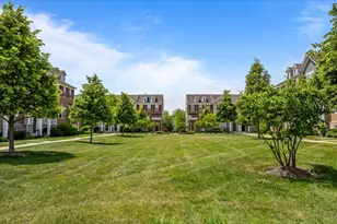3249 Coral Ln, Glenview, IL 60026 - Photo 2