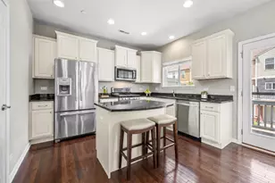 3249 Coral Ln, Glenview, IL 60026 - Photo 12