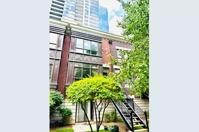 1346 S Indiana Parkway, Chicago, IL 60605 - Photo 1