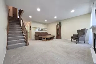727 Shady Oaks Ct, Elgin, IL 60120 - Photo 10