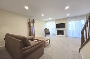 727 Shady Oaks Ct, Elgin, IL 60120 - Photo 8