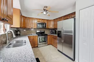 154 Augusta Dr, Streamwood, IL 60107 - Photo 16
