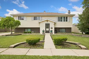 356 W Park Ave, Addison, IL 60101 - Photo 1
