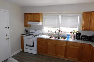 1911 Dewes St, Glenview, IL 60025 - Photo 8