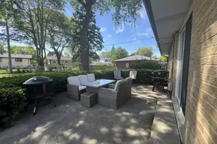 1431 E Emmerson Ln, Mount Prospect, IL 60056 - Photo 22