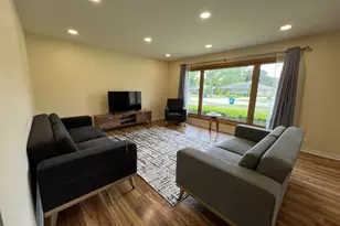 1431 E Emmerson Ln, Mount Prospect, IL 60056 - Photo 4