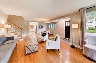 1311 E Woodford Pl, Arlington Heights, IL 60004 - Photo 4