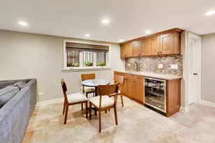 1311 E Woodford Pl, Arlington Heights, IL 60004 - Photo 14
