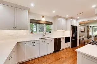 1311 E Woodford Pl, Arlington Heights, IL 60004 - Photo 8