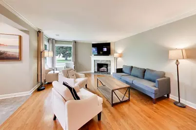 1311 E Woodford Place, Arlington Heights, IL 60004 - Photo 2