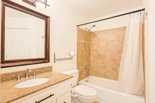 2425 Daybreak Ct, Elgin, IL 60123 - Photo 12