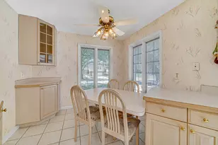 495 E Park Manor Ct, Elmhurst, IL 60126 - Photo 10