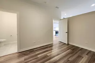 1348 W Roscoe St, Chicago, IL 60657 - Photo 12