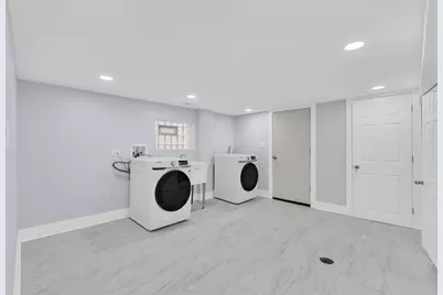 2539 W Morse Avenue, Chicago, IL 60645 - Photo 32