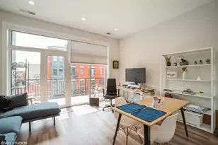 1348 W Roscoe St, Chicago, IL 60657 - Photo 2