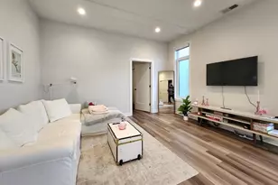 1348 W Roscoe St, Chicago, IL 60657 - Photo 10