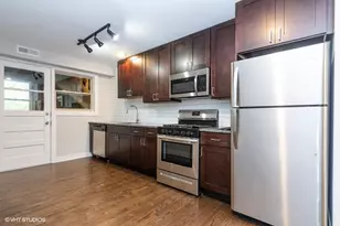 6515 N Seeley Ave, Chicago, IL 60645 - Photo 2